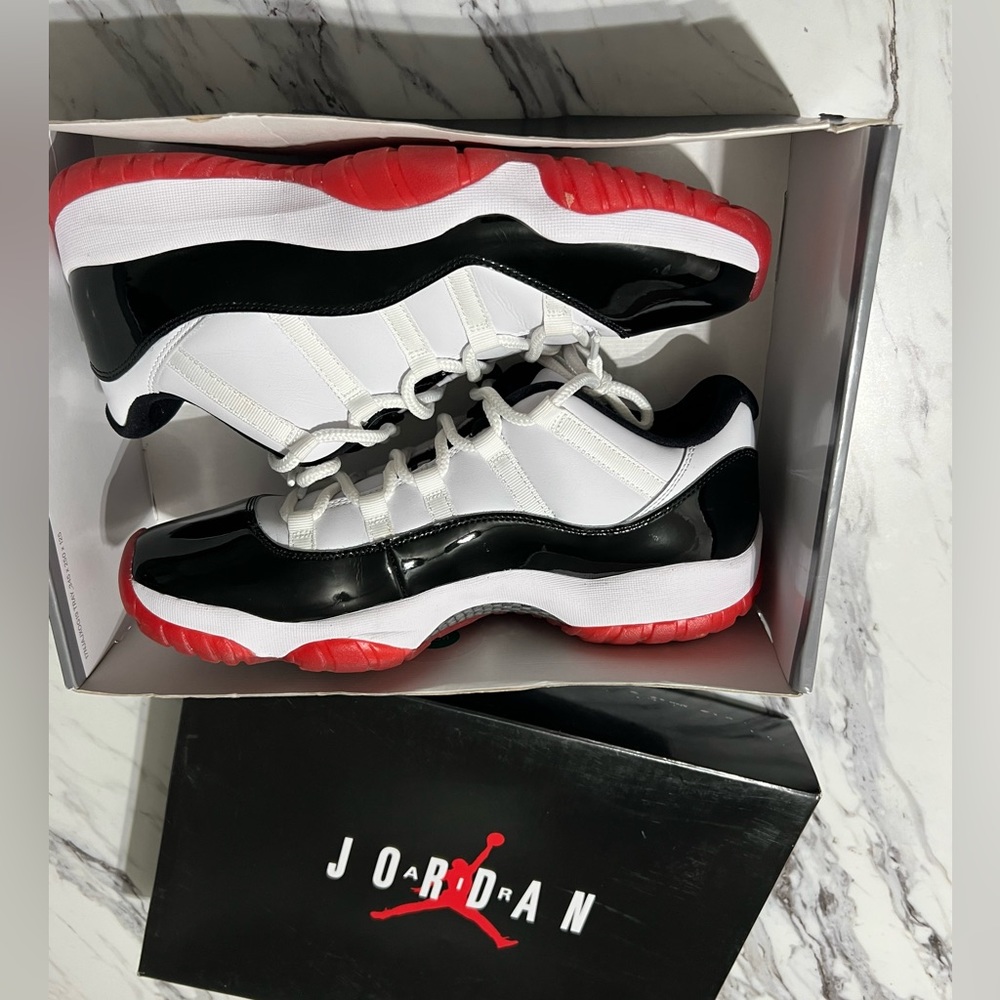 Jordan 11 retro low concord bred